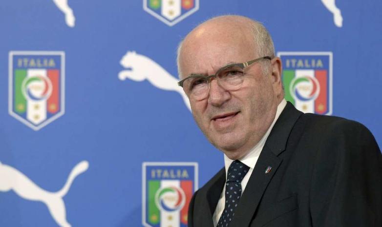 Президент Итальянской федерации футбола сложил свои полномочия