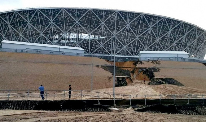 ВИДЕО. Ливень подмыл стадион в Волгограде. Как такое может быть?  