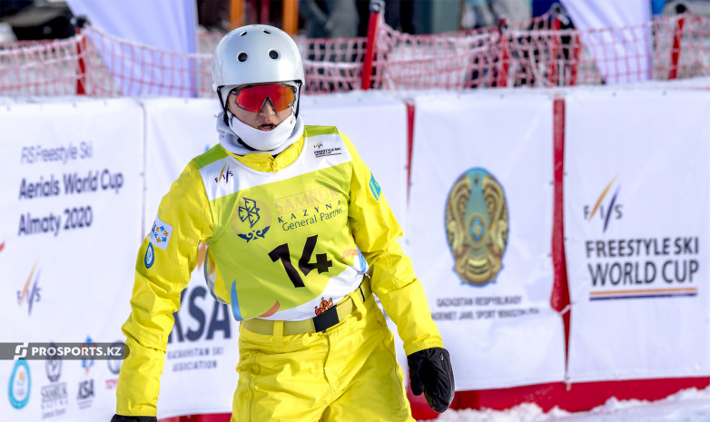 Алдабергенова, Калмурзаева и Жолдас вышли в финал этапа КМ по лыжной акробатике в Алматы