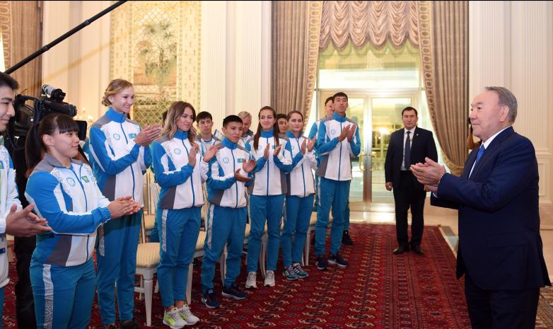 Президент РК встретился с казахстанскими атлетами в Ашхабаде