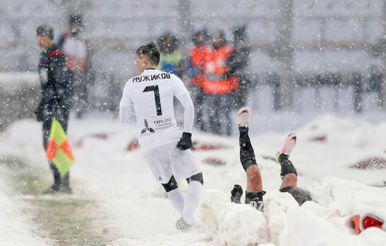 «Кайрат» – «Астана» и еще пять матчей, проходивших в снегопад