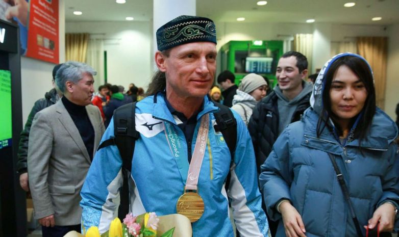 Казахстанские паралимпийцы получили свои призовые деньги от государства