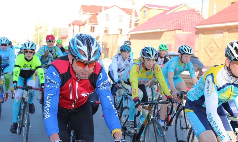 В Петропавловске прошел велопробег с участием известных североказахстанских спортсменов