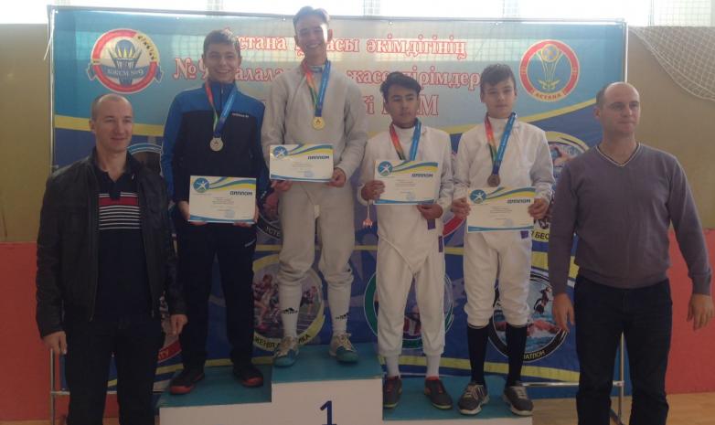 Еще три медали завоевали южноказахстанские фехтовальщики в Астане
