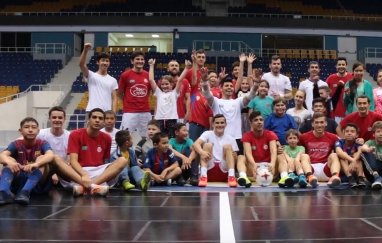 Игроки «Кайрата» провели мастер-класс совместно с фондом «Здоровая Азия»