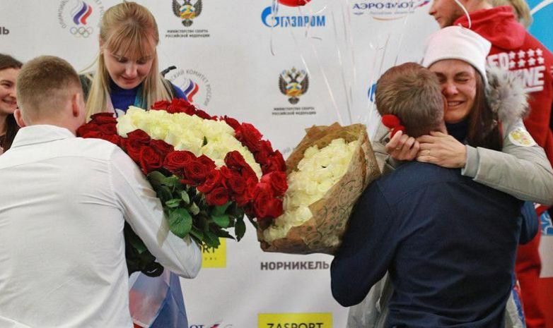 Бронзовым призерам Пхенчхана Нечаевской и Седовой сделали предложение в аэропорту