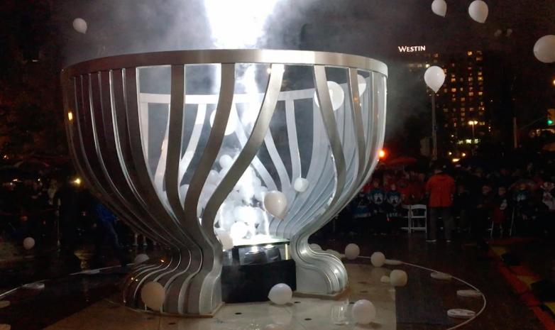 Памятник Кубку Стэнли открыли в Канаде