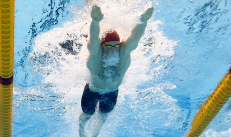Отец прыгнул в бассейн к своему сыну на Олимпиаде. ВИДЕО