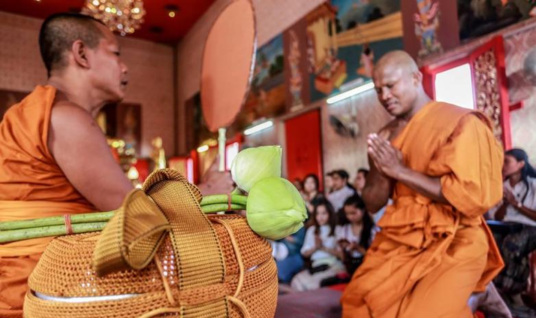 Легенда тайского бокса ушел в монахи