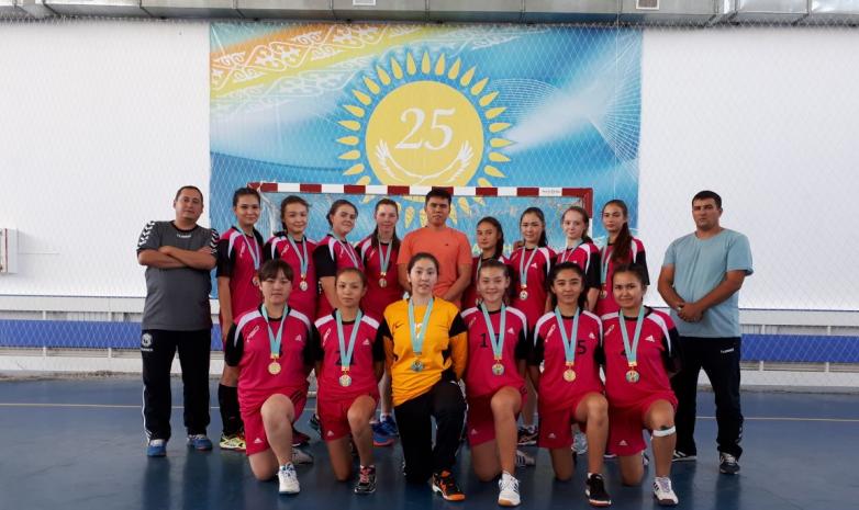 Женская команда ЮКО выиграла чемпионат по гандболу