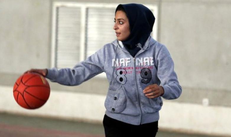 РЕСМИ: FIBA баскетболшыларға хиджабпен ойнауға рұқсат берді
