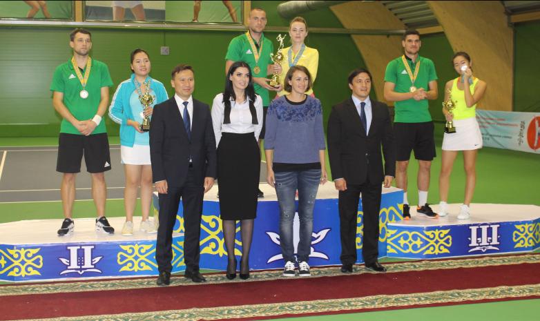 Капитан ФК «Атырау» стал победителем теннисного шоу-турнира «Восьмерка-микст»