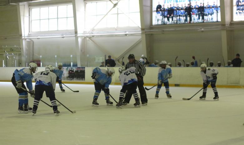 ВКО проходят очередные игры открытого первенства России по хоккею