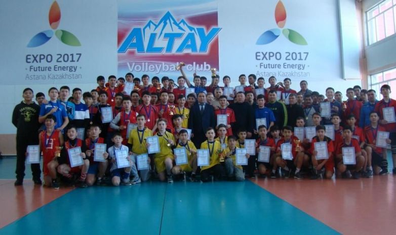 В ВКО завершился чемпионат области по волейболу