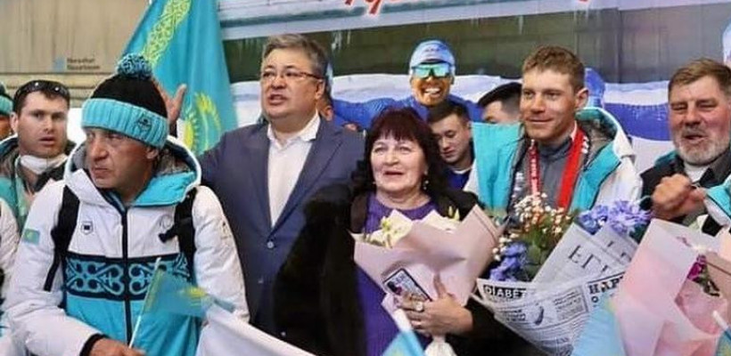 Казахстанские паралимпийцы вернулись домой с Игр-2022 в Пекине