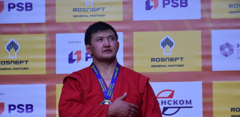Впервые в истории у сборной Кыргызстана золотая медаль по спортивному самбо. Универсал Бекболот Токтогонов вновь удивил!