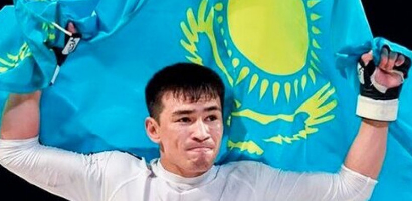 ВИДЕО. Казахстанский боец отправил в нокаут экс-соперника Макгрегора
