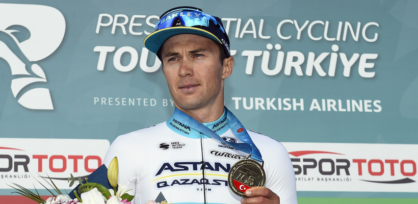«Впервые за 16 лет». Казахстанские гонщики добыли еще три олимпийские лицензии