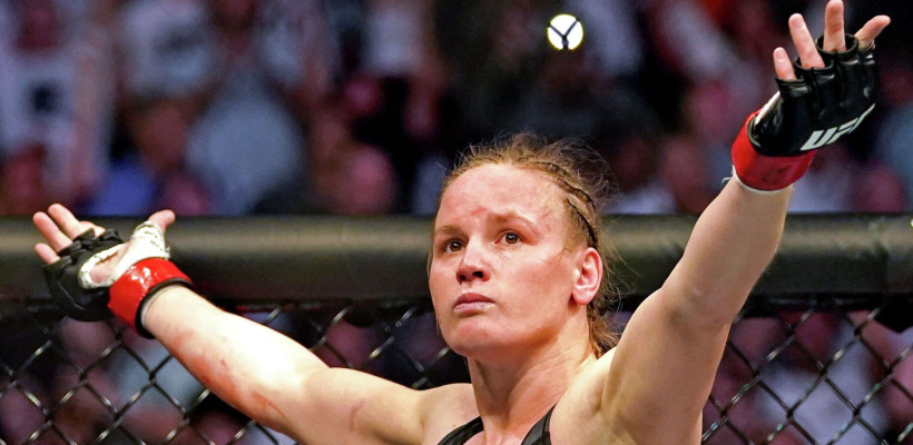 Поражение экс-чемпионки UFC из Кыргызстана в бою за титул признано апсетом года