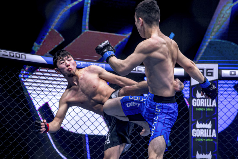21-летний казахстанец не оставил шансов сопернику в первом бою в профи. Видео