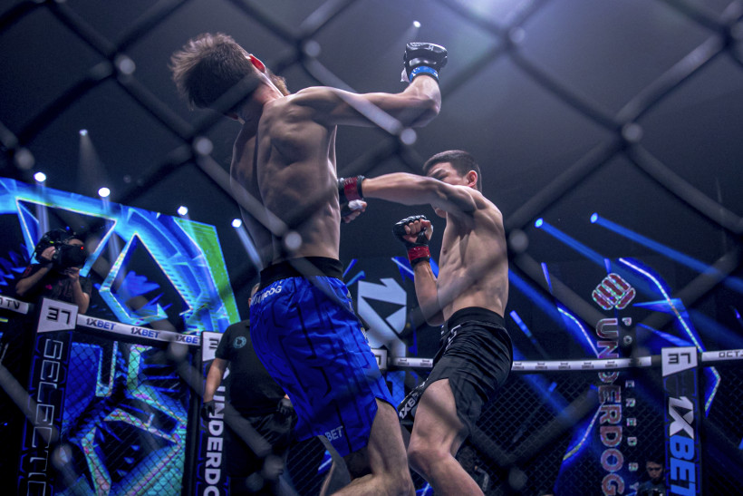 Казахстанский боец меньше чем за минуту финишировал противника в дебюте в ММА