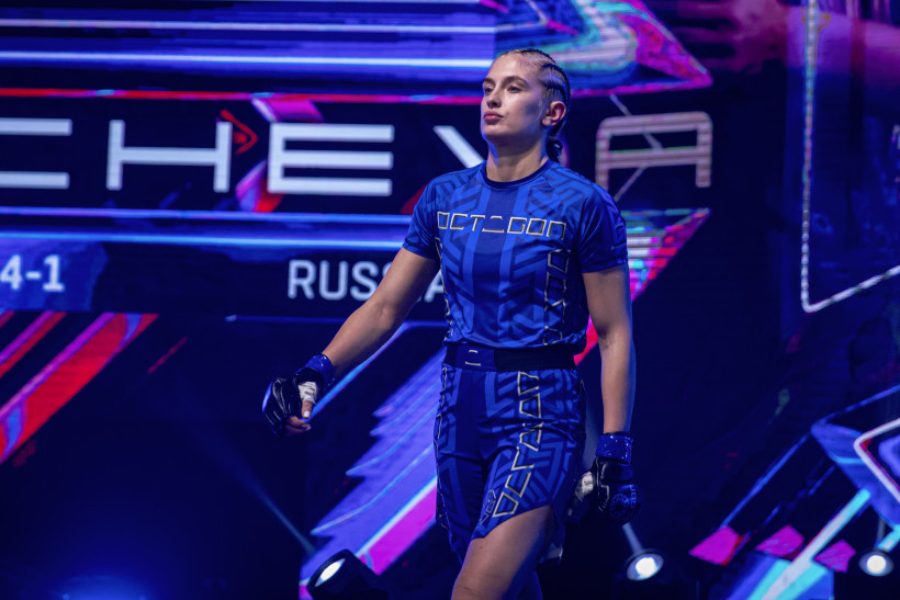 Красотка-боец из России проведет бой на турнире в Алматы