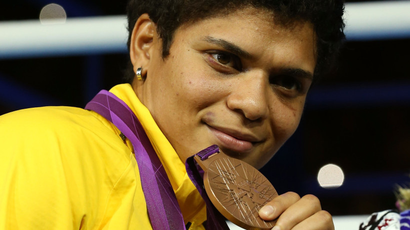 Чемпионка международного турнира по боксу в Астане продает историческую олимпийскую медаль