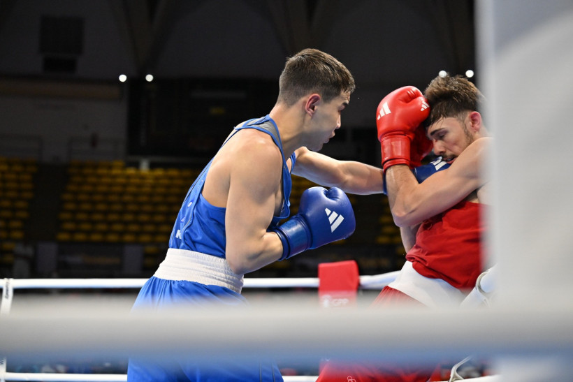 Видео кровавого боя казахстанского боксера в отборе на Олимпиаду-2024