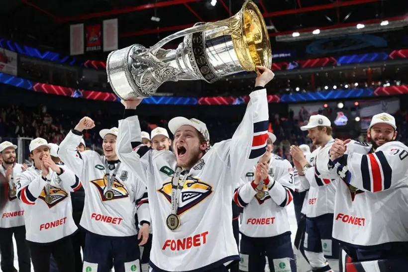 Наставник казахстанских чемпионов номинирован на приз лучшему тренеру сезона в КХЛ