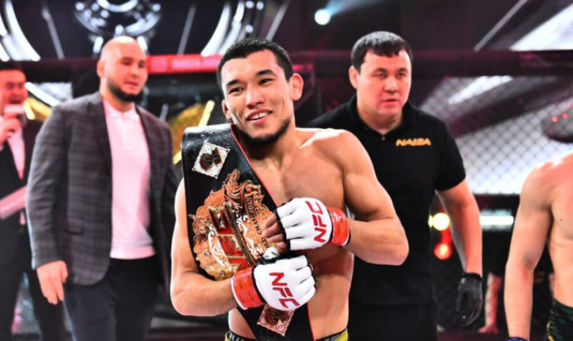 Непобежденный казахстанский боец оформил зверский нокаут в первом раунде соглавного боя турнира по MMA