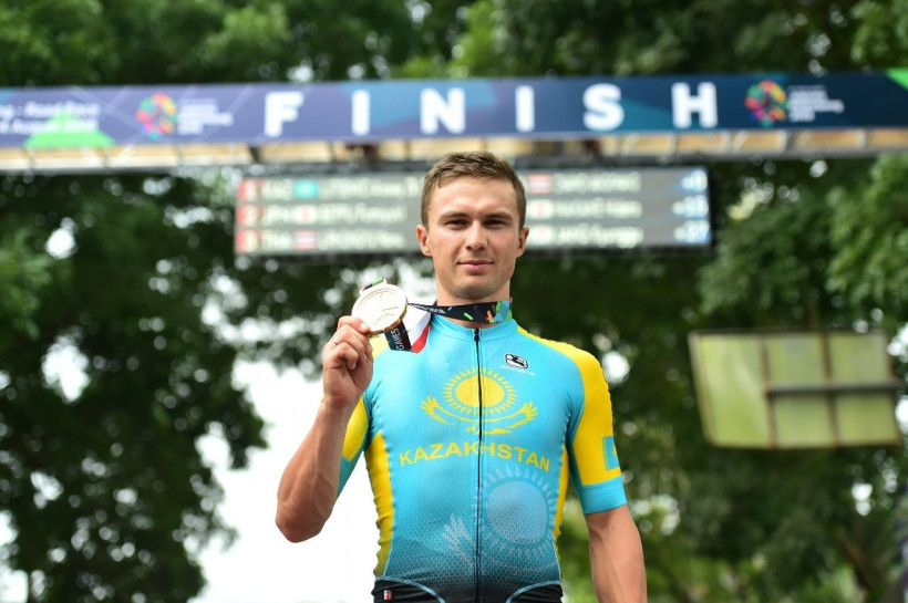 Велогонщик «Астаны» Алексей Луценко попал в завал на 12-м этапе Тур де Франс-2024