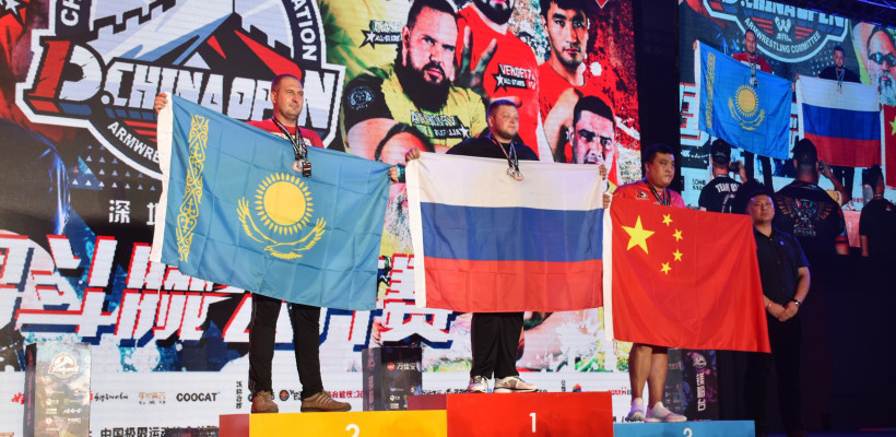 Казахстанец стал призером международного турнира по армрестлингу в Китае