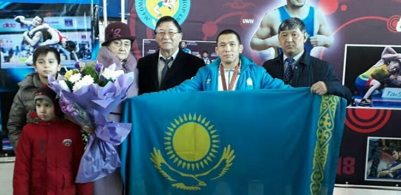 Ақтөбеліктер Азия чемпионы Нұрислам Санаевты салтанатты түрде қарсы алды