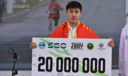 Бегуны из Кыргызстана выиграли 103 млн сумов на марафоне в Ташкенте