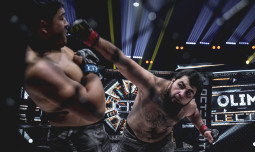 Досрочно завершился бой больших парней на турнире ММА в Алматы