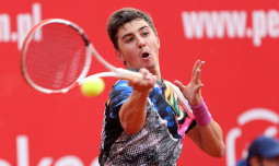 Новоиспеченный казахстанский теннисист пробился во второй круг турнира в Марселе