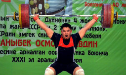 Тяжелоатлет Бекдоолот Расулбеков завоевал серебро чемпионата Азии
