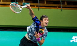 Видеообзор матча казахстанского теннисиста с 8-й ракеткой мира