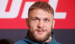 Уроженец Казахстана объяснил отказ от боя со звездой UFC 