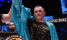 ВИДЕО. Новичок UFC из Казахстана поучаствовал в автограф-сессии перед боем с топовым файтером