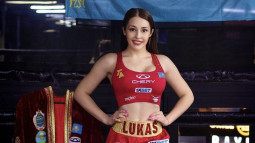 Самая сексуальная боксерша Казахстана нокаутом завершила бой за два титула