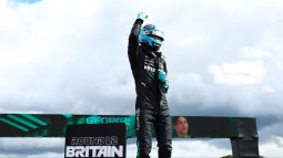 Пилот «Мерседеса» выиграл квалификацию Гран‑при Великобритании «Формулы‑1»
